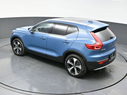 Used 2025 Volvo XC40 B5 Plus image 31