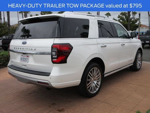 Used 2023 Ford Expedition Platinum AWD/4WD image 4
