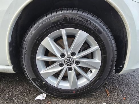 Used 2016 Volkswagen Golf S image 9