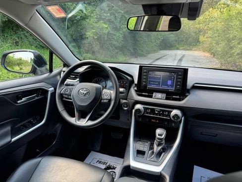 Used 2021 Toyota RAV4 XLE Premium AWD/4WD image 28
