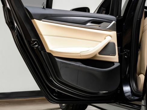 Used 2023 BMW 530e 530e iPerformance w/ M Sport Package image 48