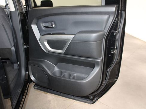 Used 2024 Nissan Titan SV image 32