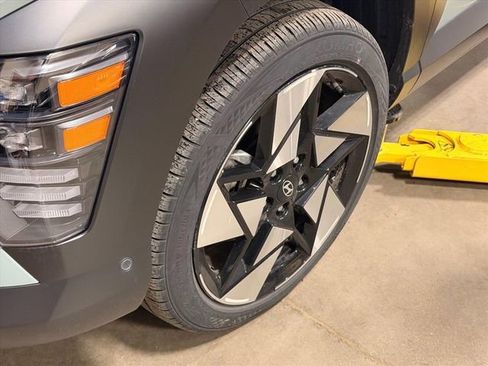 Used 2024 Hyundai Kona Limited image 22