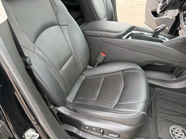 Used 2021 Buick Enclave Avenir w/ Avenir Technology Package FWD image 2