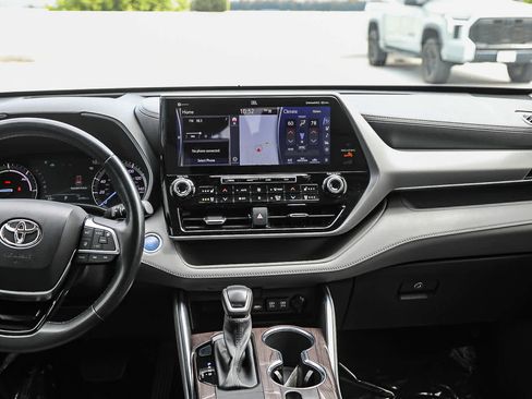Certified 2021 Toyota Highlander Platinum FWD image 14