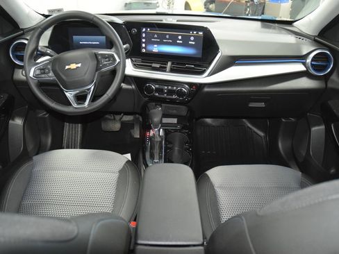Used 2025 Chevrolet Trax LT w/ Driver Confidence Package FWD image 28