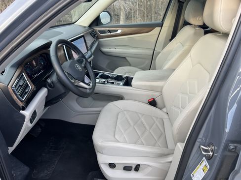 Certified 2025 Volkswagen Atlas SE w/ Panoramic Sunroof Package image 16