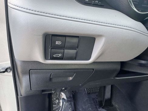 Certified 2021 Toyota Highlander XLE image 25