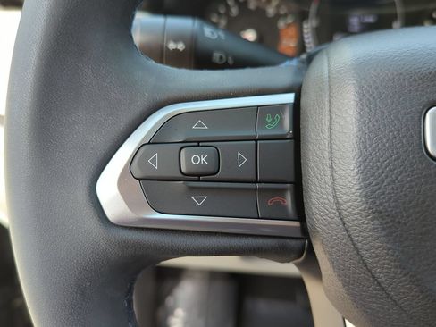Used 2022 Jeep Compass Latitude FWD image 11