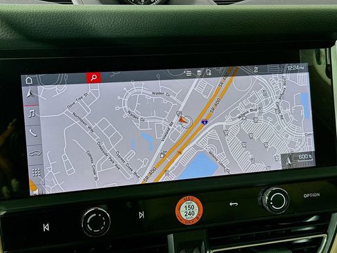Certified 2023 Porsche Macan AWD/4WD image 16