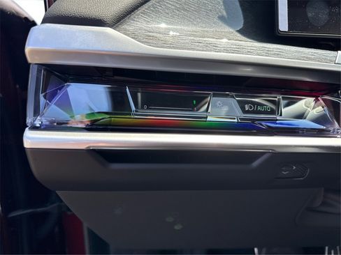 New 2025 BMW 750e xDrive image 24