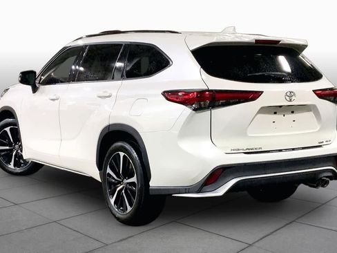 Used 2021 Toyota Highlander XSE AWD/4WD image 12