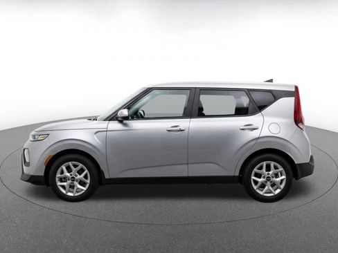 Used 2025 Kia Soul LX w/ LX Technology Package FWD image 4