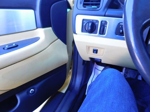 Used 2002 Ford Thunderbird image 21