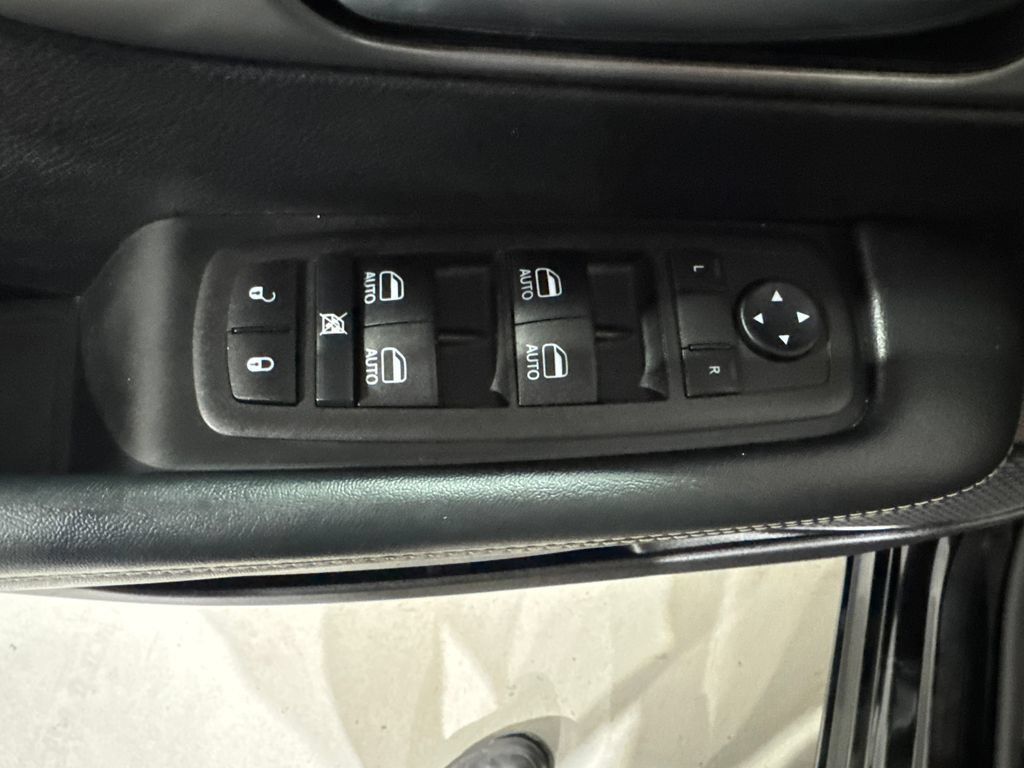 Used 2025 Chrysler Pacifica Select FWD image 17