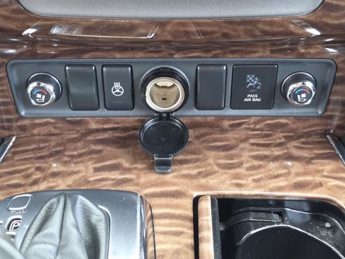 Used 2017 Nissan Armada Platinum w/ Interior Lighting Package AWD/4WD image 27