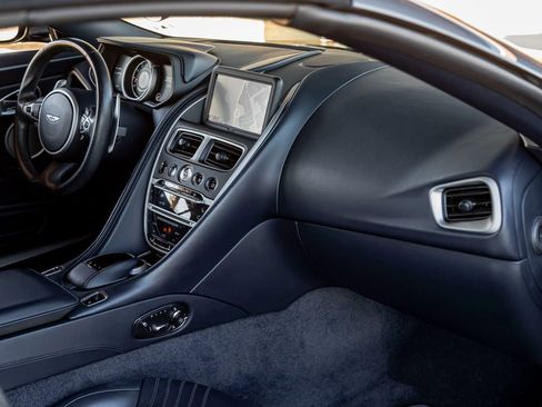 Used 2021 Aston Martin DB11 Volante image 25