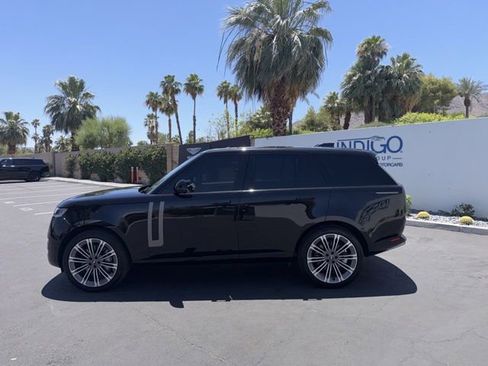 Used 2025 Land Rover Range Rover SE AWD/4WD image 8