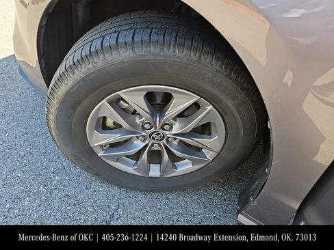 Used 2021 Toyota Sienna XLE FWD image 8
