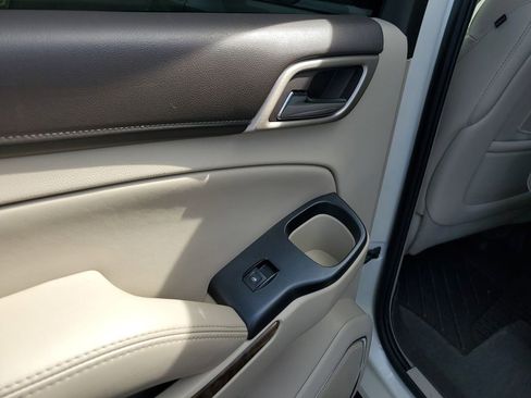 Used 2015 GMC Yukon Denali w/ Premium Package image 19