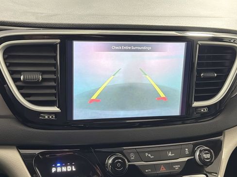 Used 2024 Chrysler Pacifica Touring-L image 19