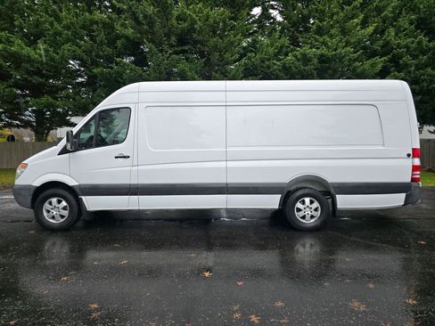 Used 2012 Mercedes-Benz Sprinter 2500 w/ Premium Pkg image 3