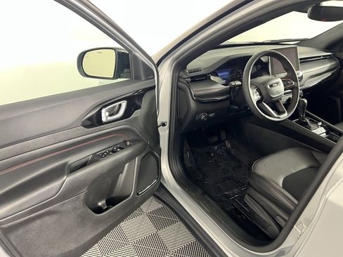 Used 2024 Jeep Compass Trailhawk image 10