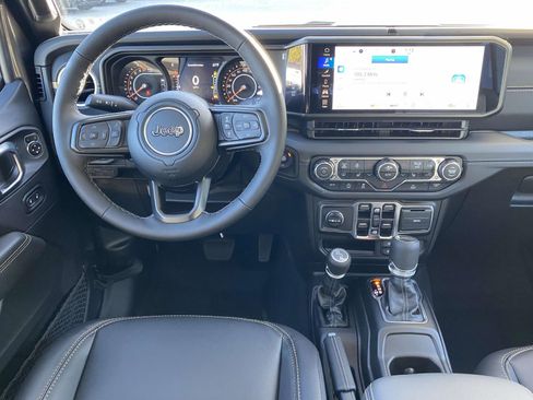 New 2025 Jeep Gladiator Sport image 12