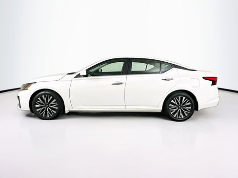 Used 2023 Nissan Altima 2.5 SV w/ SV Premium Package FWD image 4