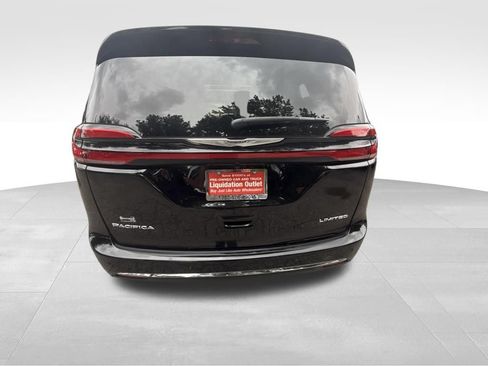 Used 2026 Chrysler Pacifica Limited FWD image 4