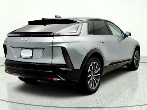 Used 2026 Cadillac Lyriq Sport AWD/4WD image 5
