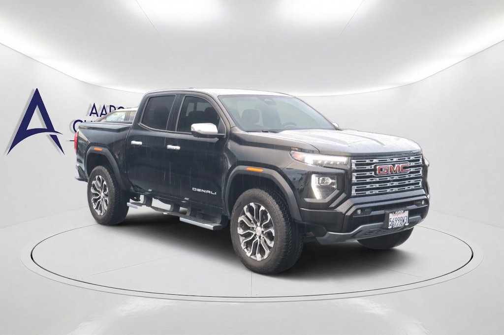 Used 2023 GMC Canyon Denali w/ Denali Black Edition AWD/4WD image 3