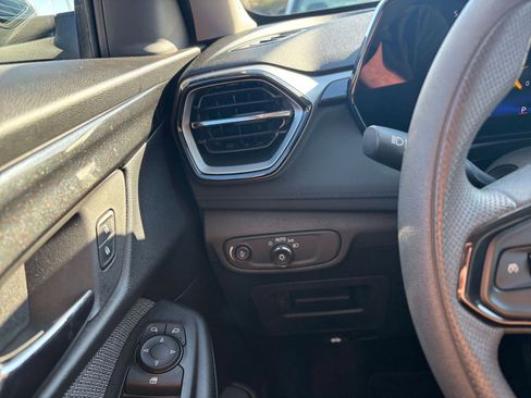 Used 2025 Chevrolet TrailBlazer LT image 32