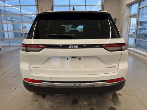 Certified 2024 Jeep Grand Cherokee Laredo image 5