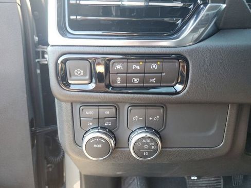 New 2025 GMC Yukon XL Denali image 29