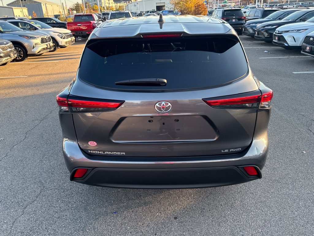 Used 2022 Toyota Highlander LE AWD/4WD image 6