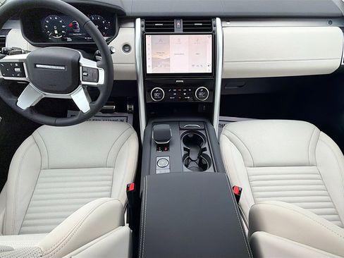 New 2026 Land Rover Discovery Limited Edition AWD/4WD image 17