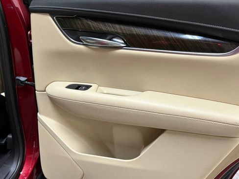 Used 2019 Cadillac XT5 FWD image 36