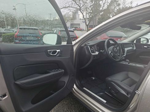 Certified 2025 Volvo XC60 B5 Plus AWD/4WD image 20