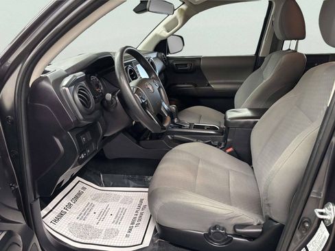 Used 2022 Toyota Tacoma SR AWD/4WD image 11