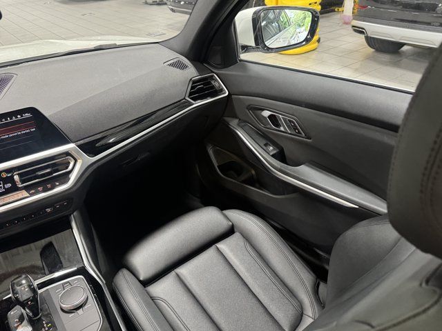 Used 2019 BMW 330i xDrive Sedan w/ Convenience Package AWD/4WD image 16