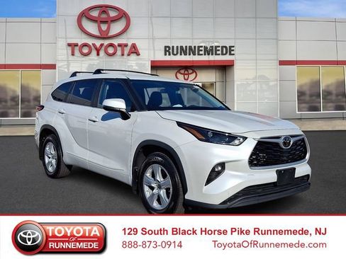 Used 2023 Toyota Highlander LE image 1