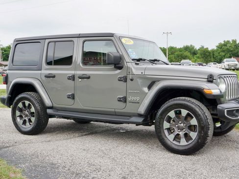 Used 2018 Jeep Wrangler Unlimited Sahara AWD/4WD image 5