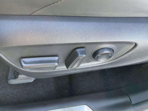 Used 2023 Toyota Venza XLE image 14