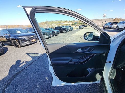 New 2026 Chevrolet Equinox LT w/ Convenience Package II image 12