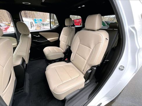 Used 2023 Chevrolet Traverse Premier image 15