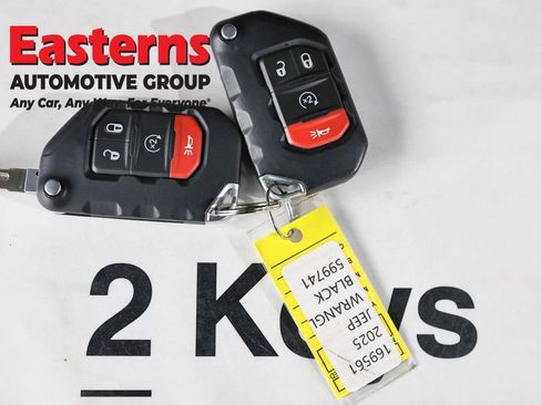 Used 2025 Jeep Wrangler Unlimited Sahara w/ Safety Group AWD/4WD image 25