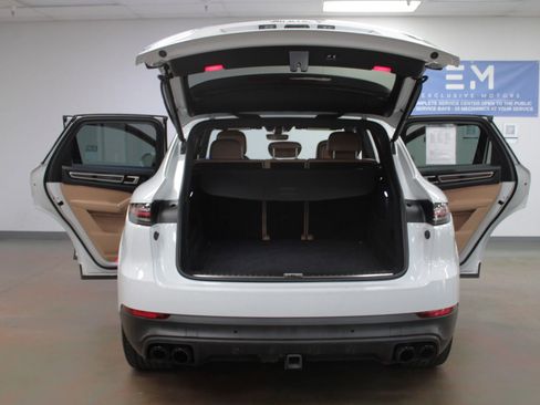 Used 2019 Porsche Cayenne S image 9