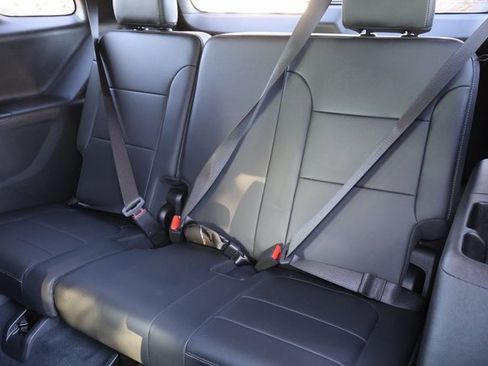 Used 2023 Chevrolet Traverse LT image 26