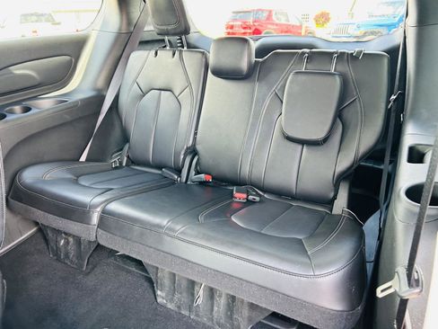 Used 2025 Chrysler Pacifica Select FWD image 27